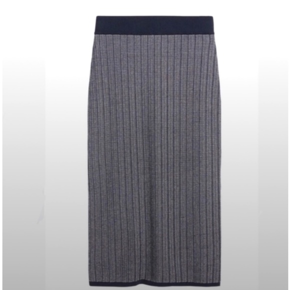 Banana Republic Petite Sweater Pencil Skirt in Navy Stripe - Petite Small - Picture 2 of 4